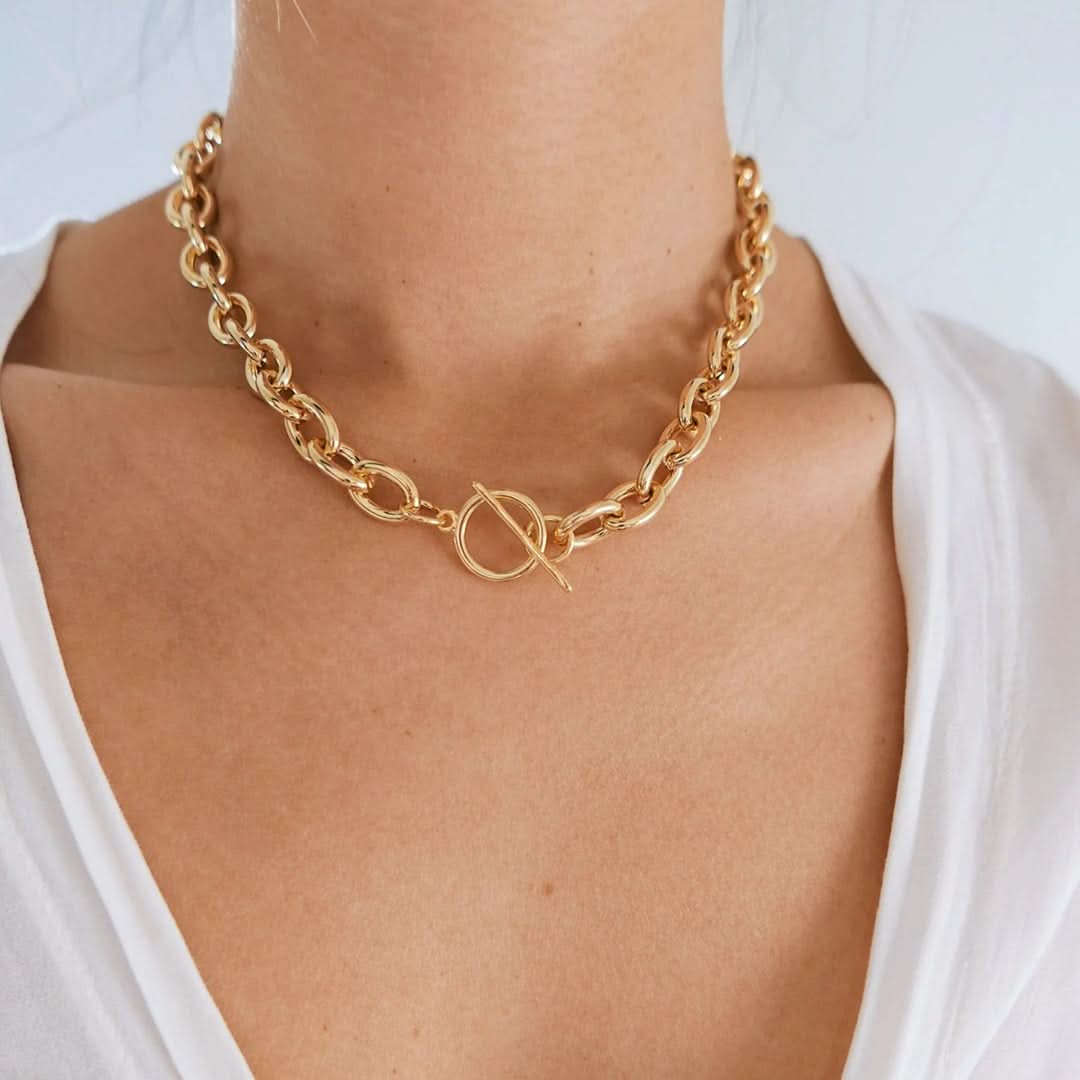 Oval Link T-Bar Set Gold - Image 3