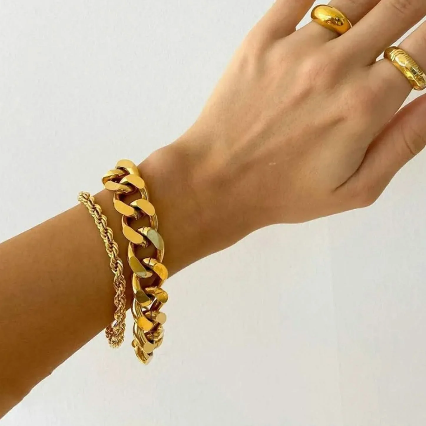 Chunky Cuban Link Chain Bracelet Gold - Image 2