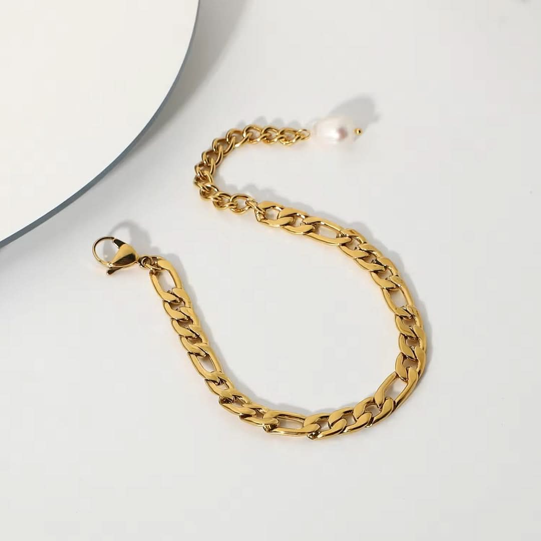 Figaro Bracelet Gold - Image 3
