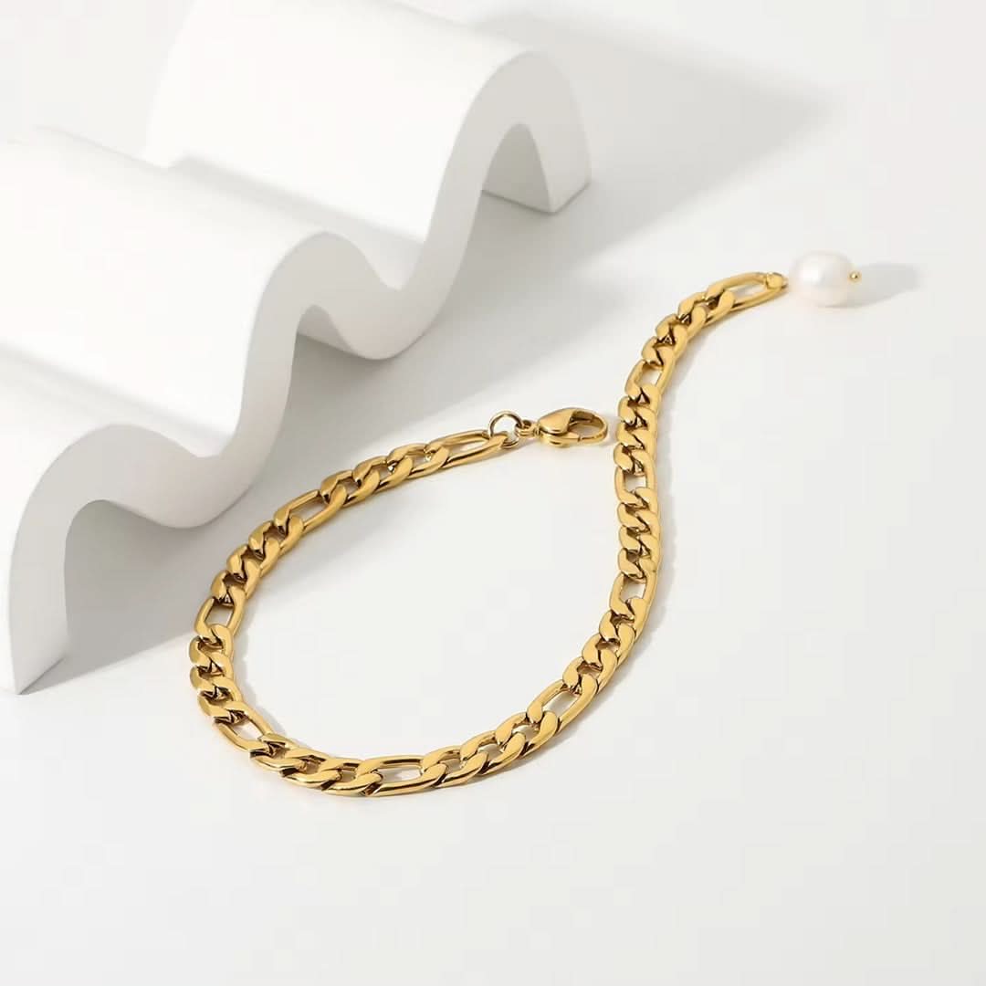 Figaro Bracelet Gold - Image 4