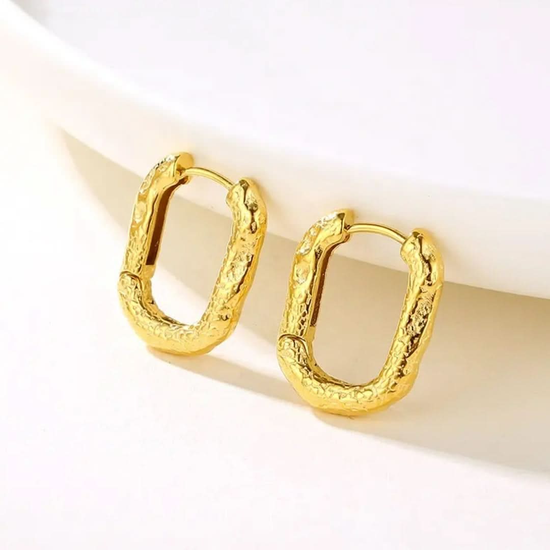 Hammered Oval Hoop Earrings Gold - Image 3