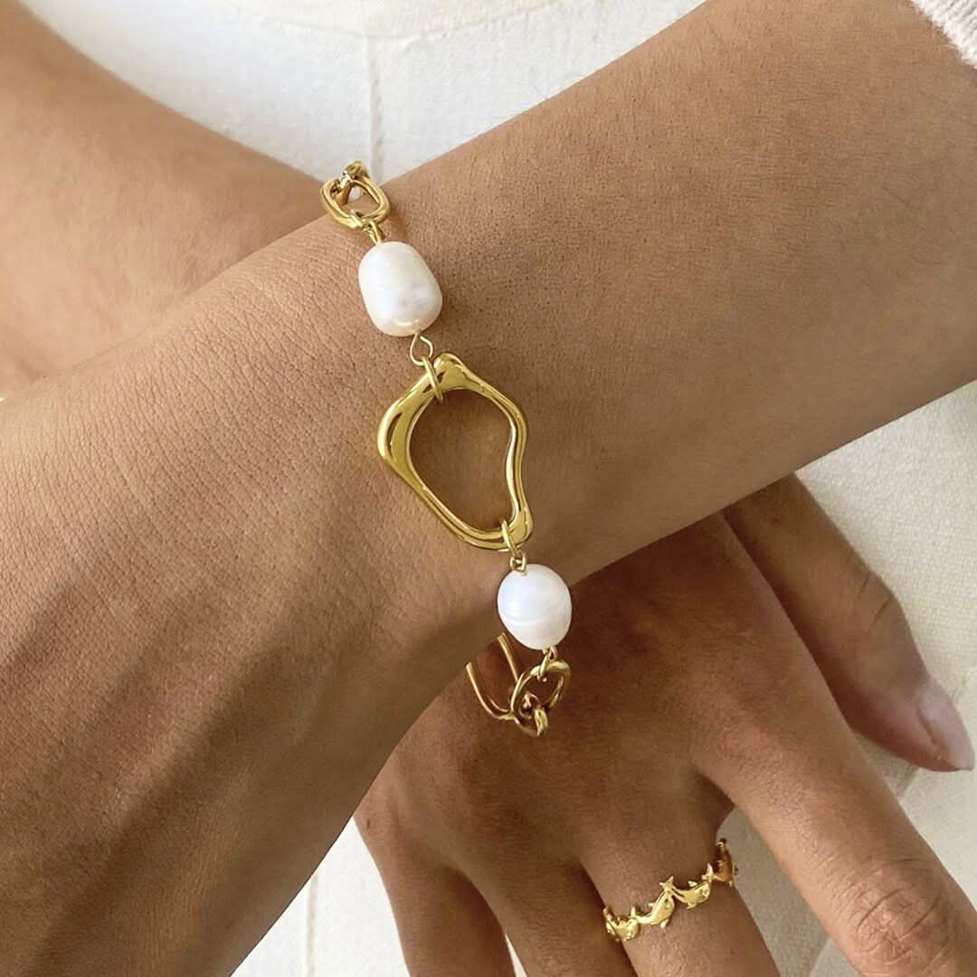 Molten Pearl & Paperclip Bracelet Gold