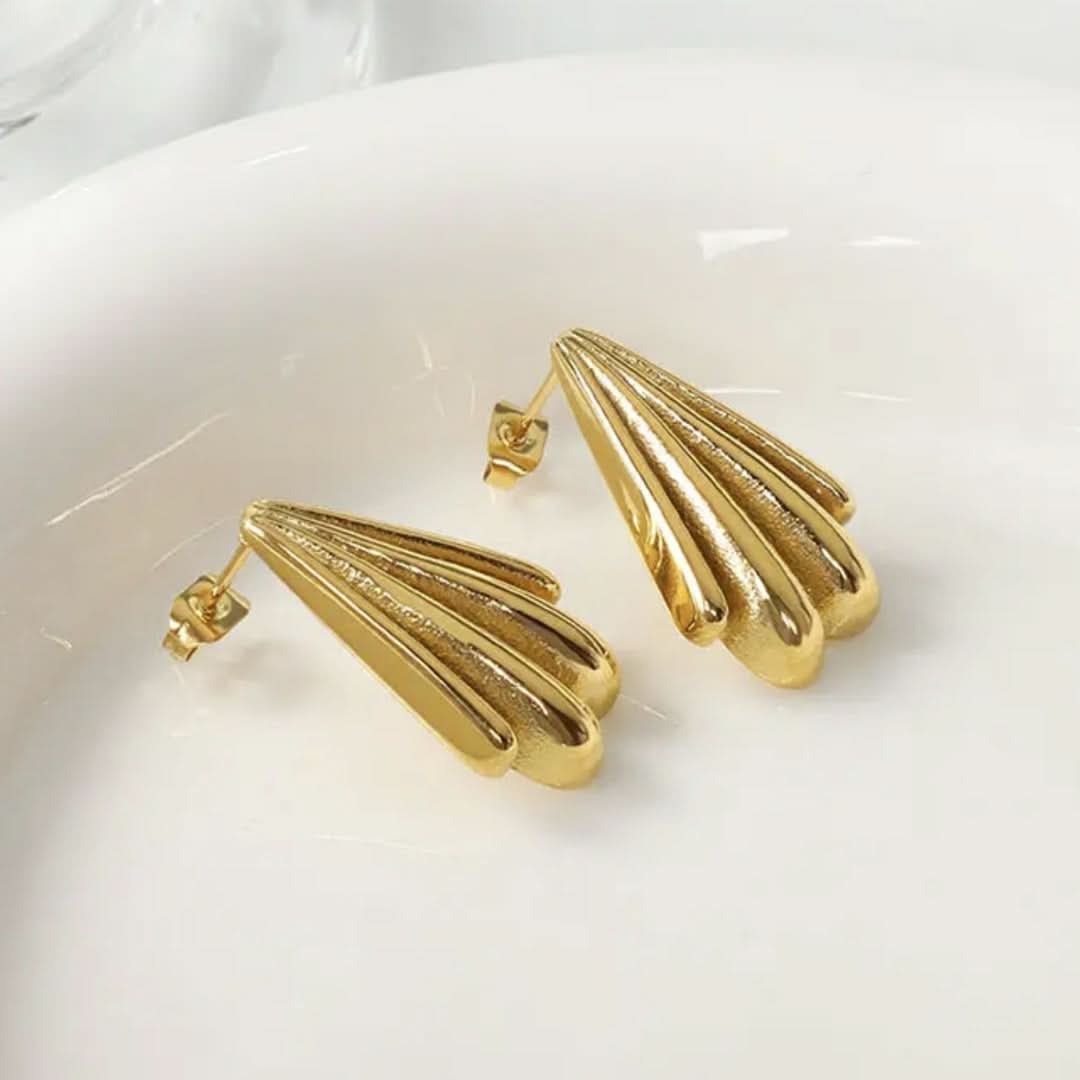 Shell Earrings Gold - Image 3